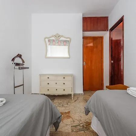 Puerta De Carmona Apartment