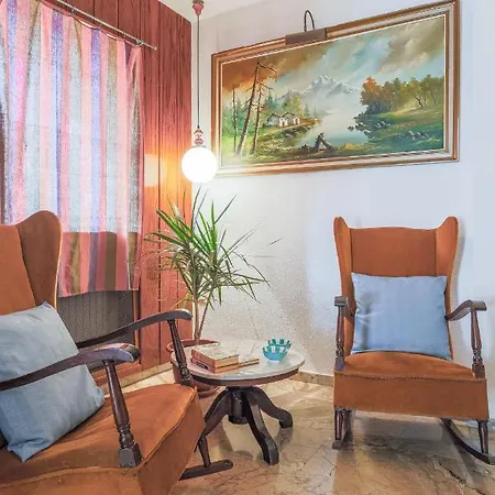 Apartment Puerta De Carmona